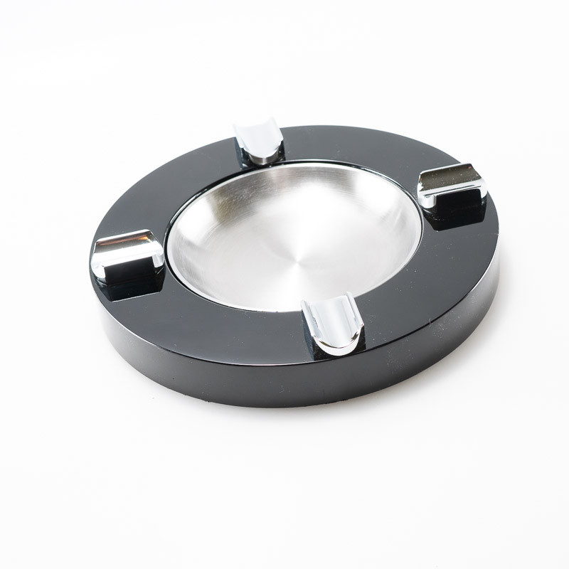 POSACENERE LUBINSKI TONDO LEGNO LACCATO NERO 4 SIGARI